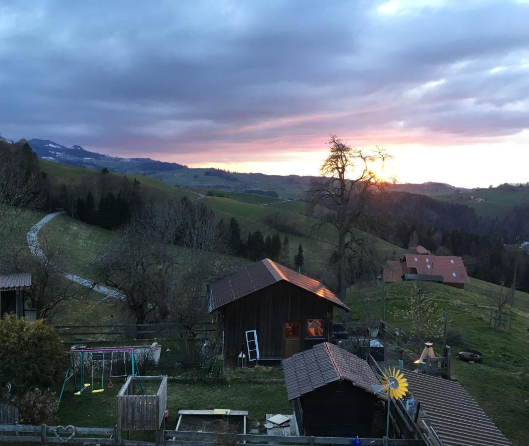 3,5 Zimmerferienwohnung Schwalbenaescht Rueeggisberg エクステリア 写真